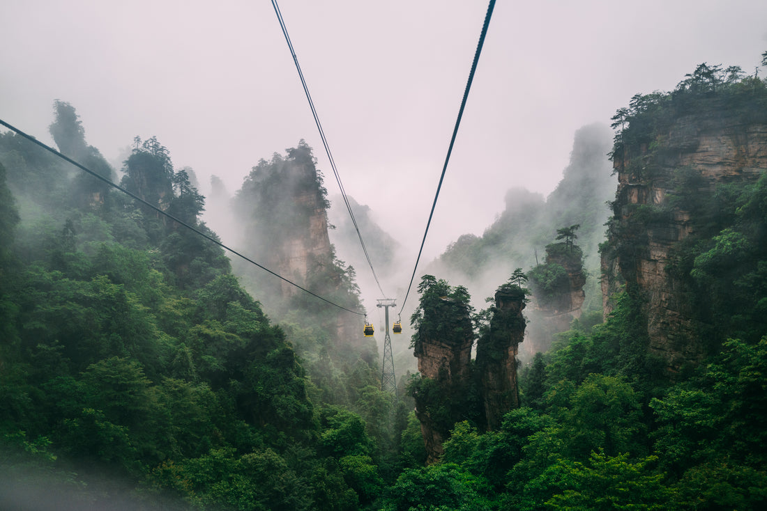 天门山 Tiānmén Shān / Heaven’s door mountain.